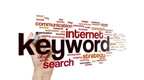 What is the Role of keywords in Optimizing a Blog Post for SEO?